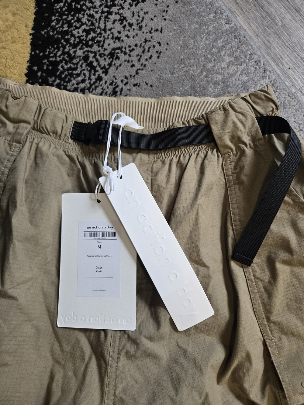 Light Khaki Wide-Leg Cargo Pants - Picture 5 of 7